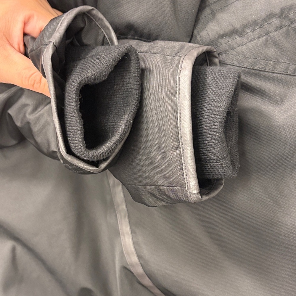 TUMI BLACK PUFFER COAT WITH TAN FUR TRIM. - Picture 8 of 16